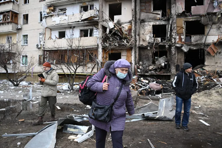 SON DAKİKA: RUSYA UKRAYNA SAVAŞI dehşete düşürüyor! Kiev bombalanıyor! Harkov kuşatıldı! NATO, Ukrayna ve Rusya'dan flaş açıklamalar