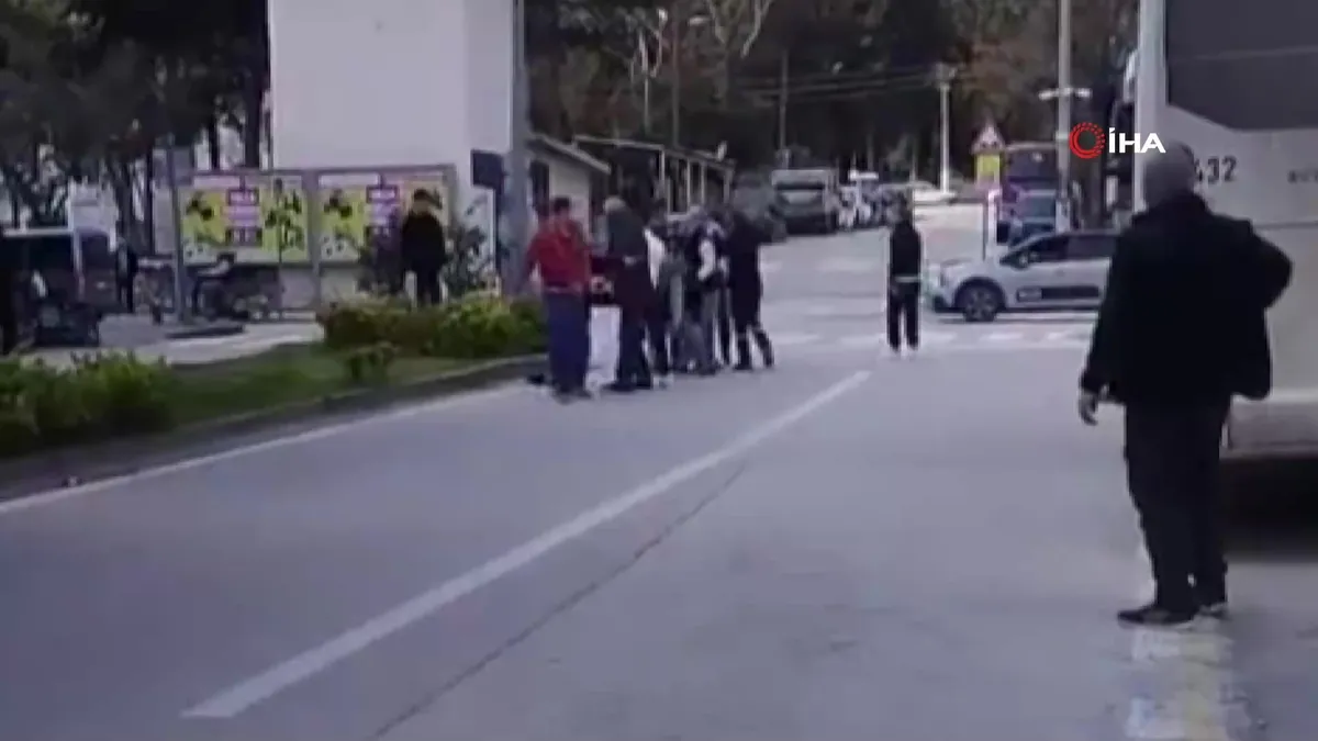 Bursa’da park meselesi kavgaya dönüştü | Video videosunu izle Bursa’da park meselesi kavgaya dönüştü | Video videosunu izle