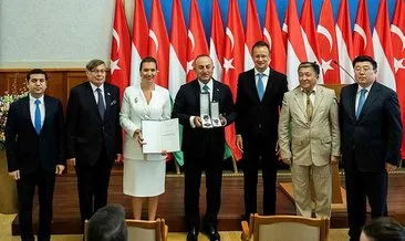 Mevlüt Çavuşoğlu’na Macaristan’dan ‘Liyakat Nişanı’ madalyası