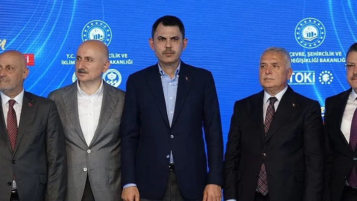 Bakan Kurum: Onlarca proje ve yatırımı alnımızın akıyla tamamladık