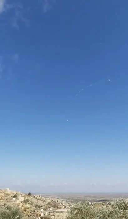 Son dakika: İdlib’de Esad rejimine ait 2 SU savaş uçağının düşürülme görüntüsü ortaya çıktı