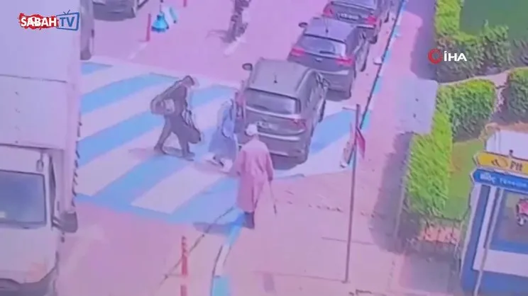 Bağcılar’da bankanın önünde silahlı gasp anları kamerada | Video