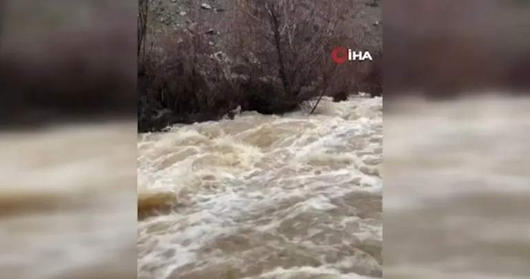 Elazığ’da yağış sonrası dere coştu
