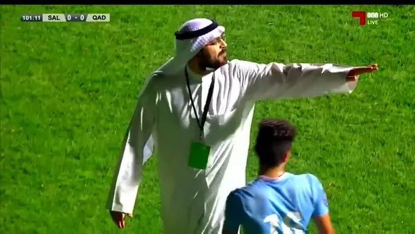 Kuveyt'te hakemin kararını beğenmeyen klüp başkanı stadın ışıklarını kapattırıp penaltıyı iptal ettirdi!