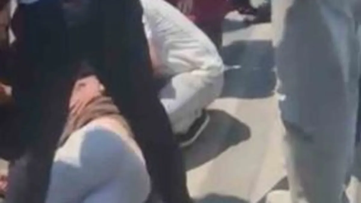 Fatih’te İETT otobüsüne çarpan skuter sürücüsü ağır yaralandı Fatih’te İETT otobüsüne çarpan skuter sürücüsü ağır yaralandı