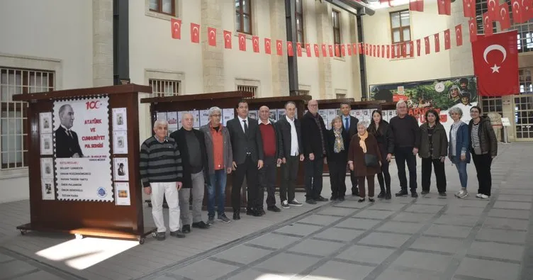 Adana Flatelistler Derneği Tarsus’ta “Atatürk ve Cumhuriyet” pul sergisi açtı
