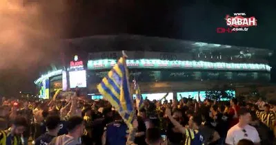 Fenerbahçeli taraftarlar Kadıköy’de kupa zaferini kutladı | Video