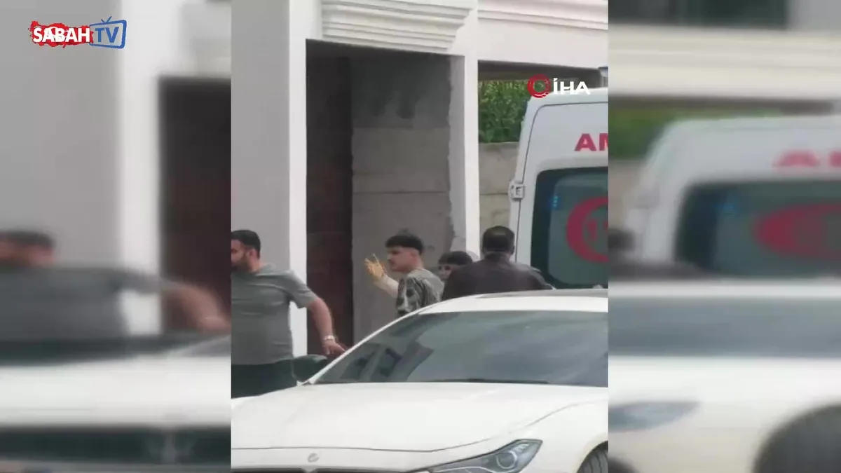Bursa’da şantiyenin savaş alanına döndüğü kavga kamerada: Sopalar, yumruklar havada uçuştu! | Video videosunu izle Bursa’da şantiyenin savaş alanına döndüğü kavga kamerada: Sopalar, yumruklar havada uçuştu! | Video videosunu izle