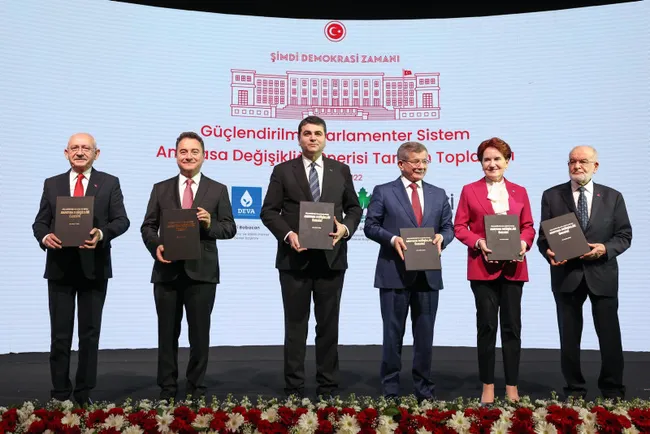 pazarlik-desifre-oldu-chp-son-tercihimdi-demisti-ahmet-davutoglu-iyi-partiden-bakin-kac-vekil-istemis-1691051657019.jpg Pazarlık deşifre oldu! CHP son tercihimdi demişti: Ahmet Davutoğlu İYİ Parti’den bakın kaç vekil istemiş…