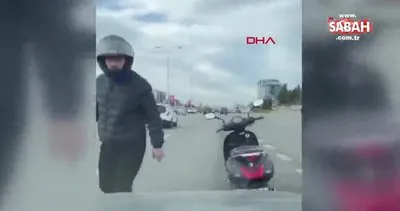 Maltepe’de motosikletli, önünü kestiği otomobili böyle yumrukladı | Video