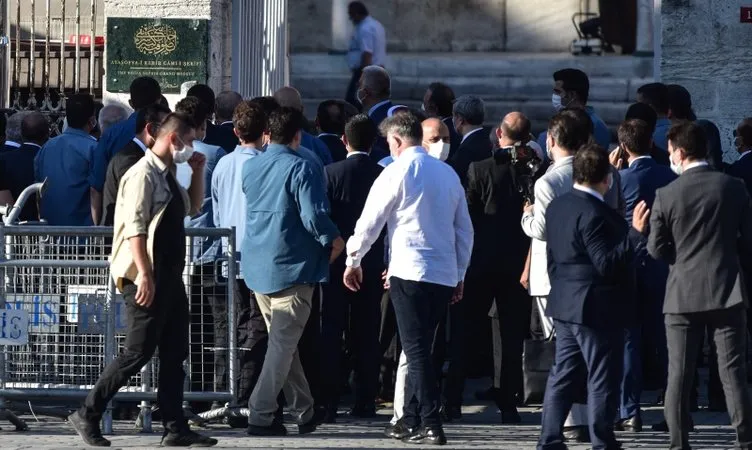 Cumhurbaşkanı Erdoğan ve MHP lideri Bahçeli Ayasofya Camii'nde incelemelerde bulundu