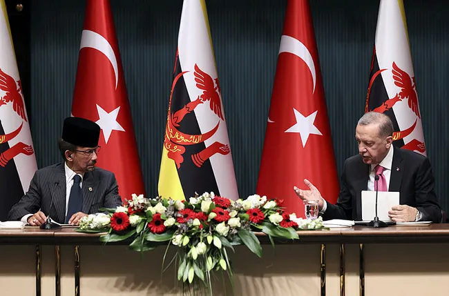 son-dakika-baskan-erdogan-brunei-sultani-ile-ortak-basin-toplantisi-duzenledi-iki-ulke-arasinda-5-anlasma-1678205162412.jpg
