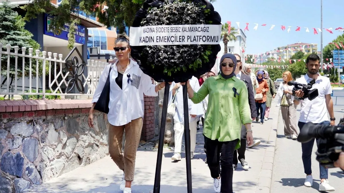 Kadın memuru usulsüzlük yapmaya zorlayan CHP'li meclis üyesi siyah çelenkle protesto edildi!