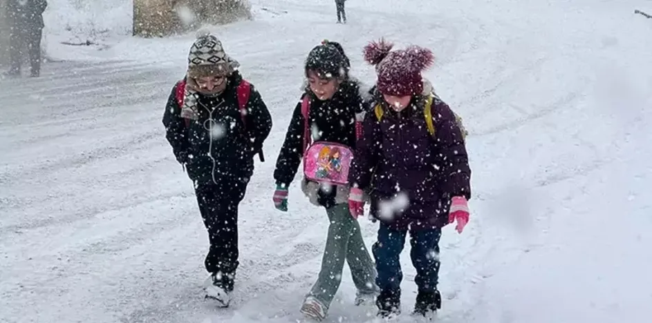 SON DAKİKA: İstanbul ve Ankara’da yarın okullar tatil mi? Valiliklerden peş peşe duyuru! İşte 13 Ocak kar tatili olan iller