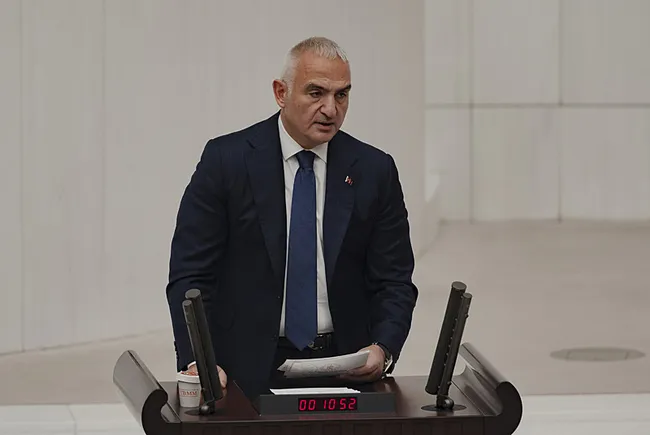bakan-ersoy-turizm-gelirimiz-47-milyar-dolara-yukseldi-1734184804051.jpg