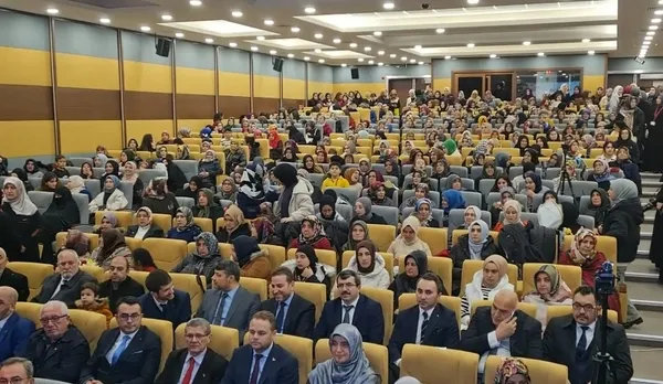 kirikkale-muftulugu-konferans-salonunda-hafizlik-icazet-toreni-duzenlendi-1702050252161.jpg