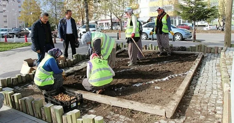 Seydişehir Belediyesi lale, sümbül ve nergis soğan ekimi yaptı