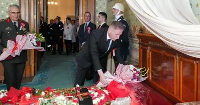 Vali Gül, Atatürk’ün Dolmabahçe’deki vefat ettiği odayı ziyaret etti