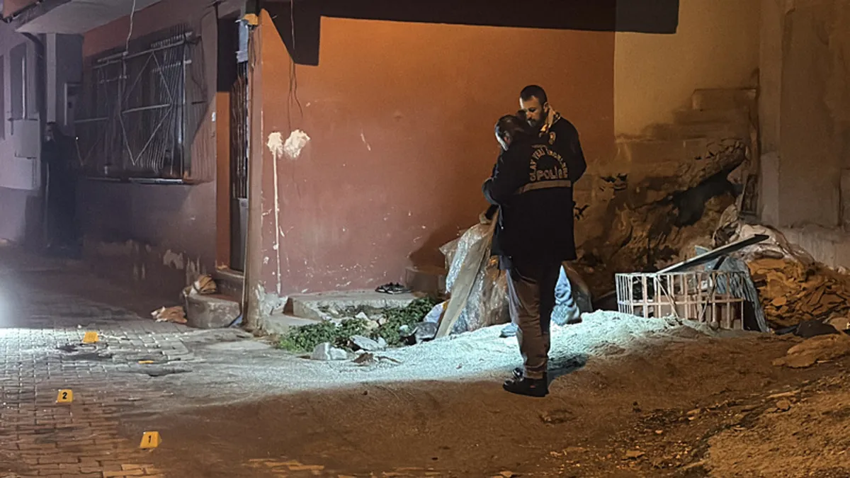 Arkadaşların tartışmasında kan aktı: 1 yaralı! Arkadaşların tartışmasında kan aktı: 1 yaralı!