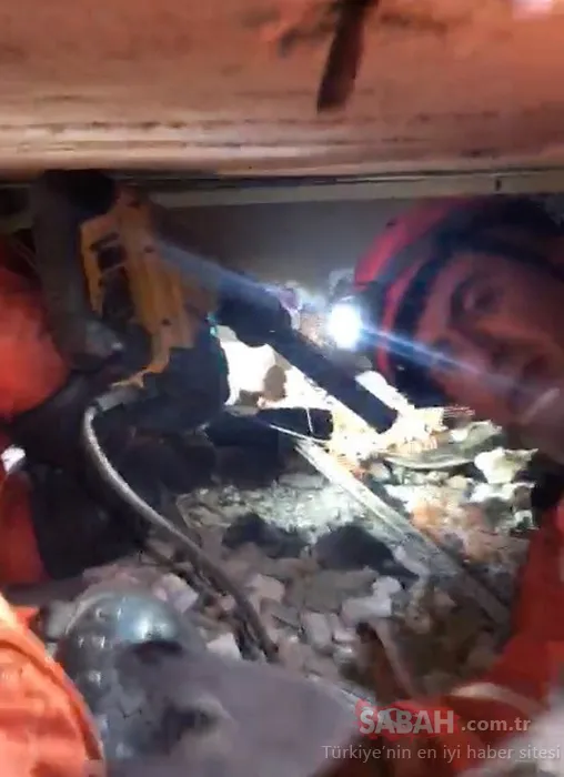 Son dakika haberi: İzmir'de enkaz altında kalan Buse'ye ulaşıldı! İşte ilk görüntüler