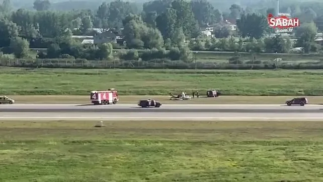 İniş takımları açılmayan uçak gövde üzerine böyle indi | Video