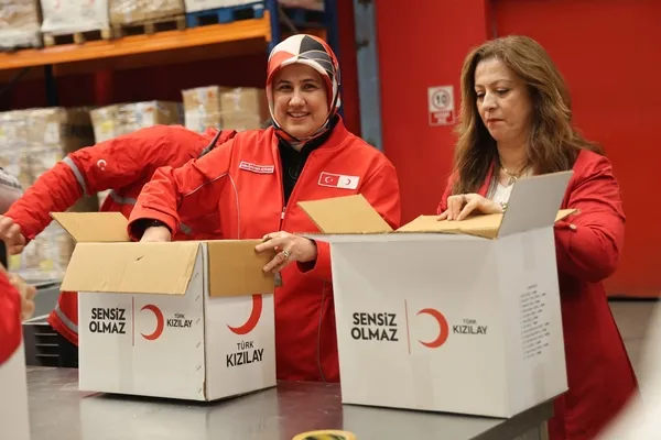 turk-kizilay-ramazan-kampanyasini-hataydan-baslatti-1709904549396.jpg