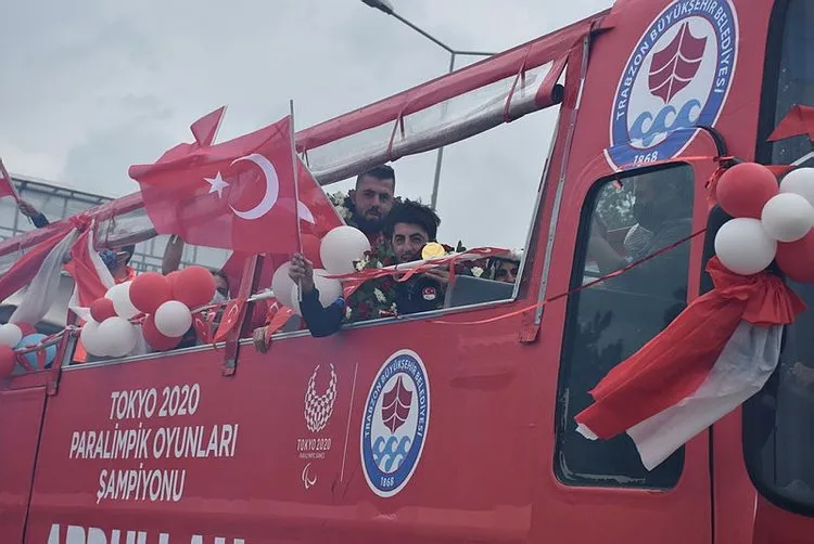 Trabzon'da olimpiyat şampiyonu olan Abdullah Öztürk ve Ali Öztürk'e coşkulu karşılama