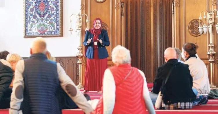 Almanlar camileri gezip İslam’ı tanıdı