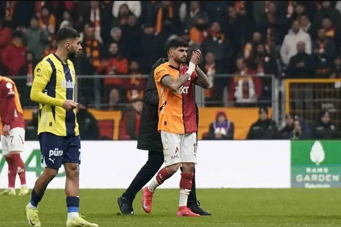 galatasaray-fenerbahce-macinda-eren-elmali-soku-1740426314634.jpg