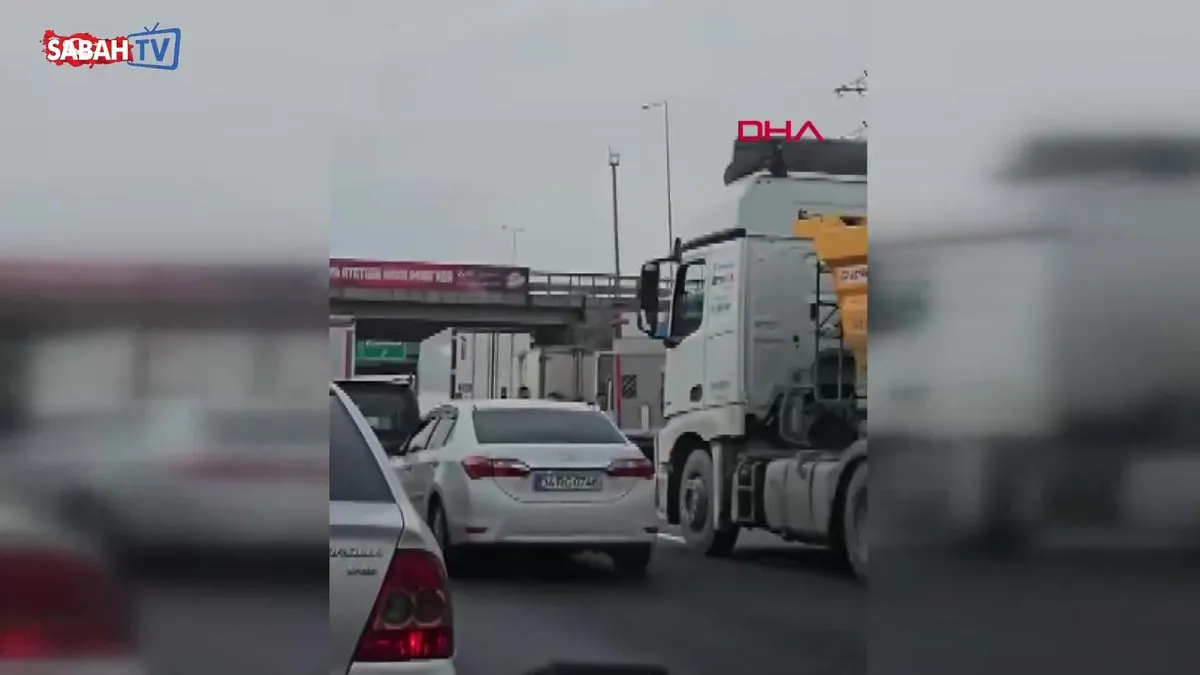 Arnavutköy’de feci kaza! Kamyon TIR’a çarptı: 1 ölü 1 yaralı | Video videosunu izle Arnavutköy’de feci kaza! Kamyon TIR’a çarptı: 1 ölü 1 yaralı | Video videosunu izle