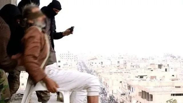IŞİD binadan atarak infaz etti!