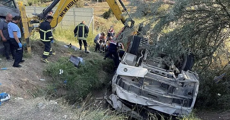 Isparta’da işçi servisi ile ticari araç çarpıştı: 1 ölü, 35 yaralı