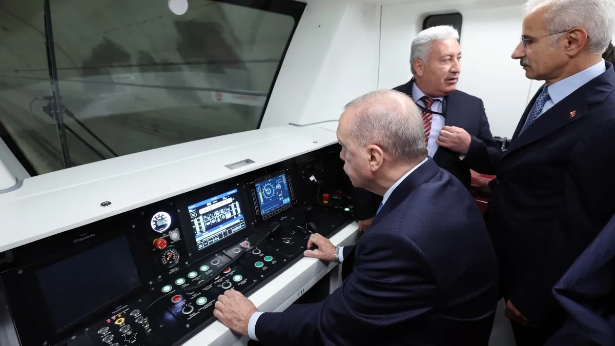 Bakan Uraloğlu açıkladı: Türkiye’nin en uzun ve hızlı metrosundan rekor! Bir günde 53 bin yolcu taşıdı Bakan Uraloğlu açıkladı: Türkiye’nin en uzun ve hızlı metrosundan rekor! Bir günde 53 bin yolcu taşıdı