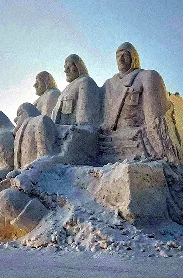 Sarıkamış şehitleri kardan anıt oldu