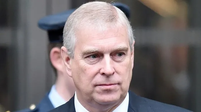 Dünyanın dev isimleri Epstein dosyasında: Musk, Gates ve Bannon’un adı geçiyor