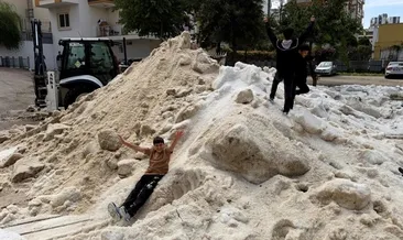 Adana’da nisan süprizi! Çocuklar kar topu keyfi yaşadı, renkli anlar oluştu