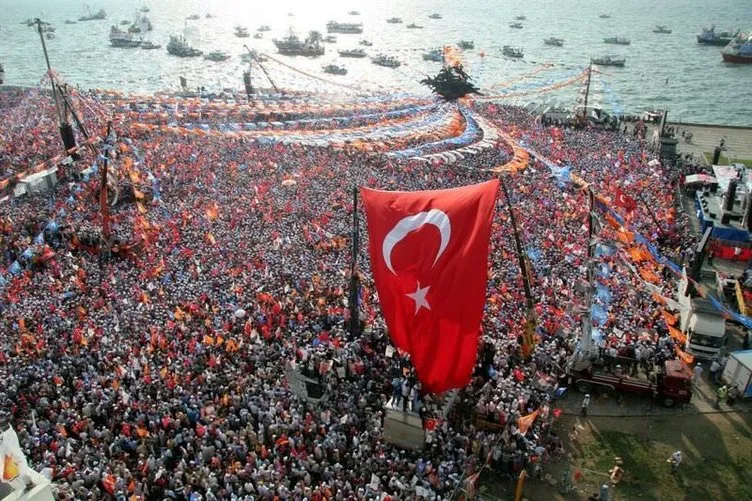 AK Parti’nin İzmir mitinginde tarihi kalabalık
