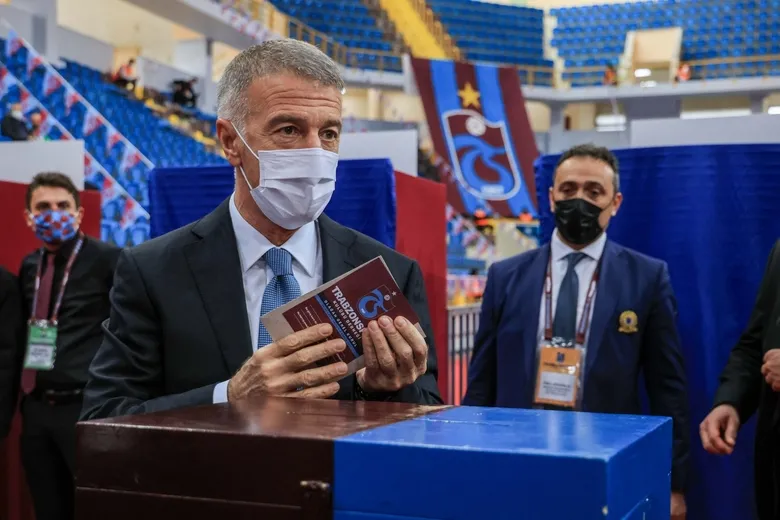 trabzonsporda-ahmet-agaoglu-yeniden-baskan-secildi-1638691678610.jpg