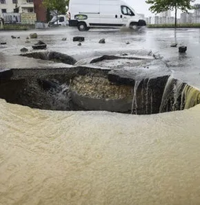 Başkent sele teslim! Vatandaşlardan Mansur Yavaş’a tepki yağdı: Ankara böyle zulüm görmedi