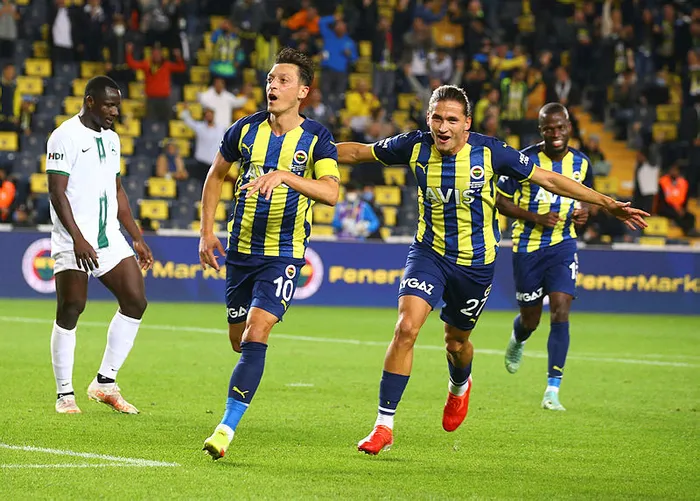 fenerbahce-grupta-kacinci-sirada-uefa-avrupa-ligi-d-grubu-fenerbahce-puan-durumu-siralamasi-1633018663160.jpg