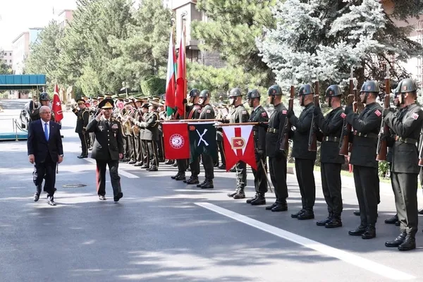 bakan-guler-azerbaycanli-mevkidasi-ile-bir-araya-geldi-1693477376361.jpg Bakan Güler, Azerbaycanlı mevkidaşı ile bir araya geldi