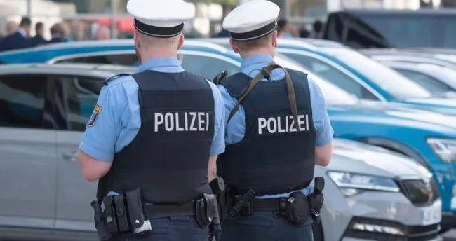 Almanya'da 5 polisin evi arandı: İnternetteki sohbet gruplarındaki konuşmalar...