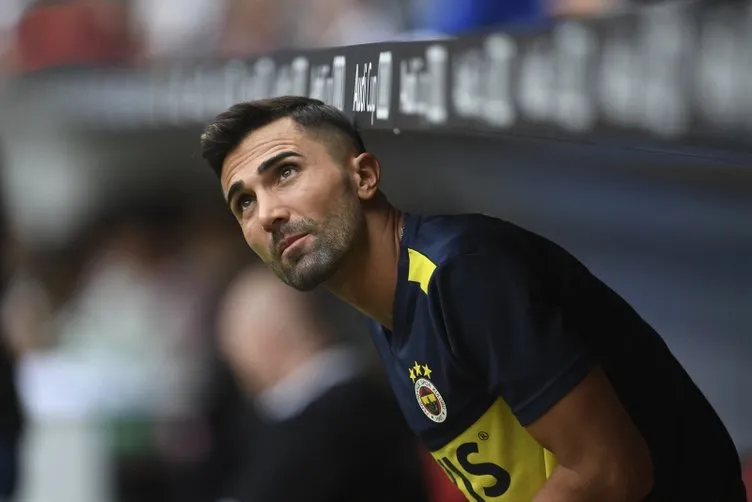 Fenerbahçe'de kaptanlık krizi! Pazubandı kenara fırlattı