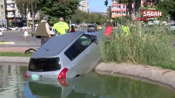 Otomobil, parktaki havuza düştü; sürücü son anda kurtuldu | Video