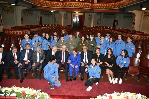 madeletin-belgeseli-finalde-ilk-kadin-pilotlardan-olan-madeletin-genc-kizlara-ornek-olacak-hikayesi-1702804276961.jpg