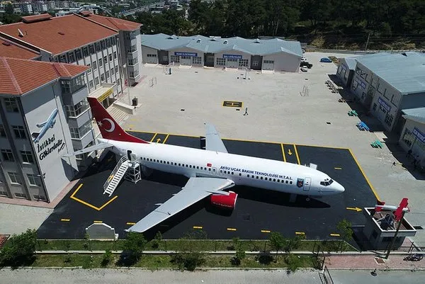 Antalya'da lise bahçesindeki yolcu uçağı göreve hazır