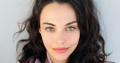 Tuvana Türkay’ın karın kasları ağızları açık bıraktı! Tuvana Türkay mavi bikinisiyle poz verdi karın kasları sosyal medyayı salladı!