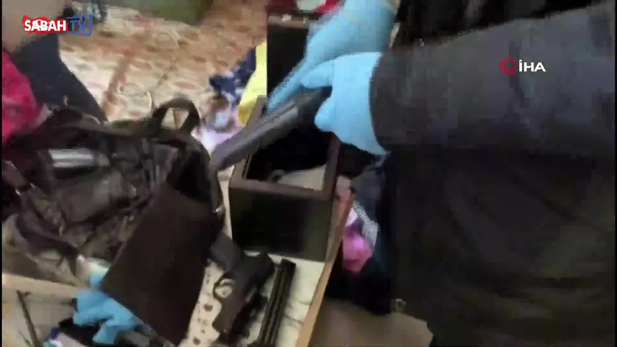 İnternetten silah satışına 16 ilde 35 gözaltı | Video videosunu izle İnternetten silah satışına 16 ilde 35 gözaltı | Video videosunu izle