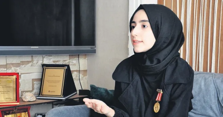 Sırtımda gururla taşıdığım bir iz var