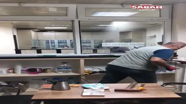 CHP'li yönetim, memurların çalıştığı ofislerin kapı ve pencerelerini söktürerek 'mobbing'e başladı | Video
